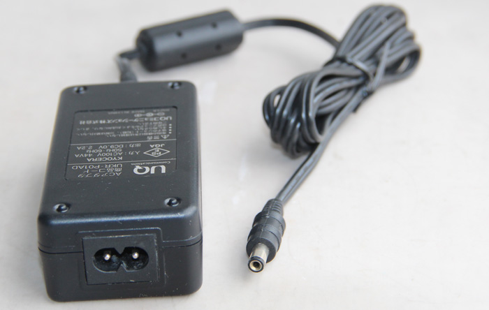 NEW original UQ 9V 2.2A UKR-P01AD ac adapter power charger